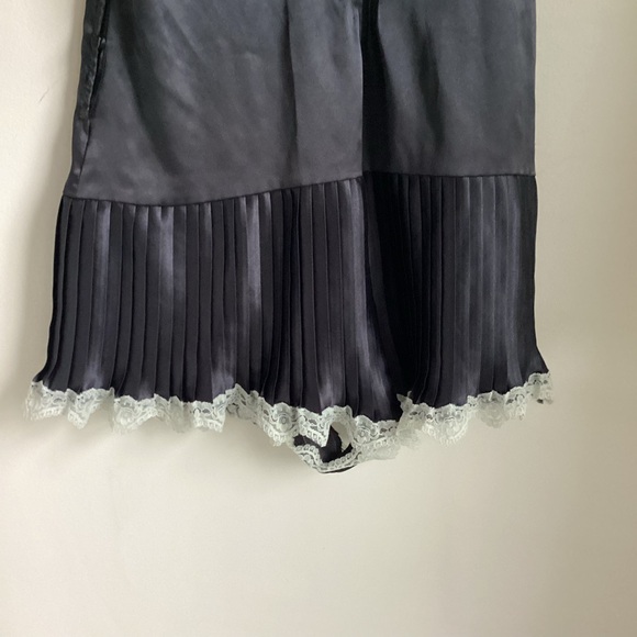 Victoria’s Secret Babydoll Romper Teddy Medium Black Satin Lace Fairy Goth Y2K - Picture 7 of 16